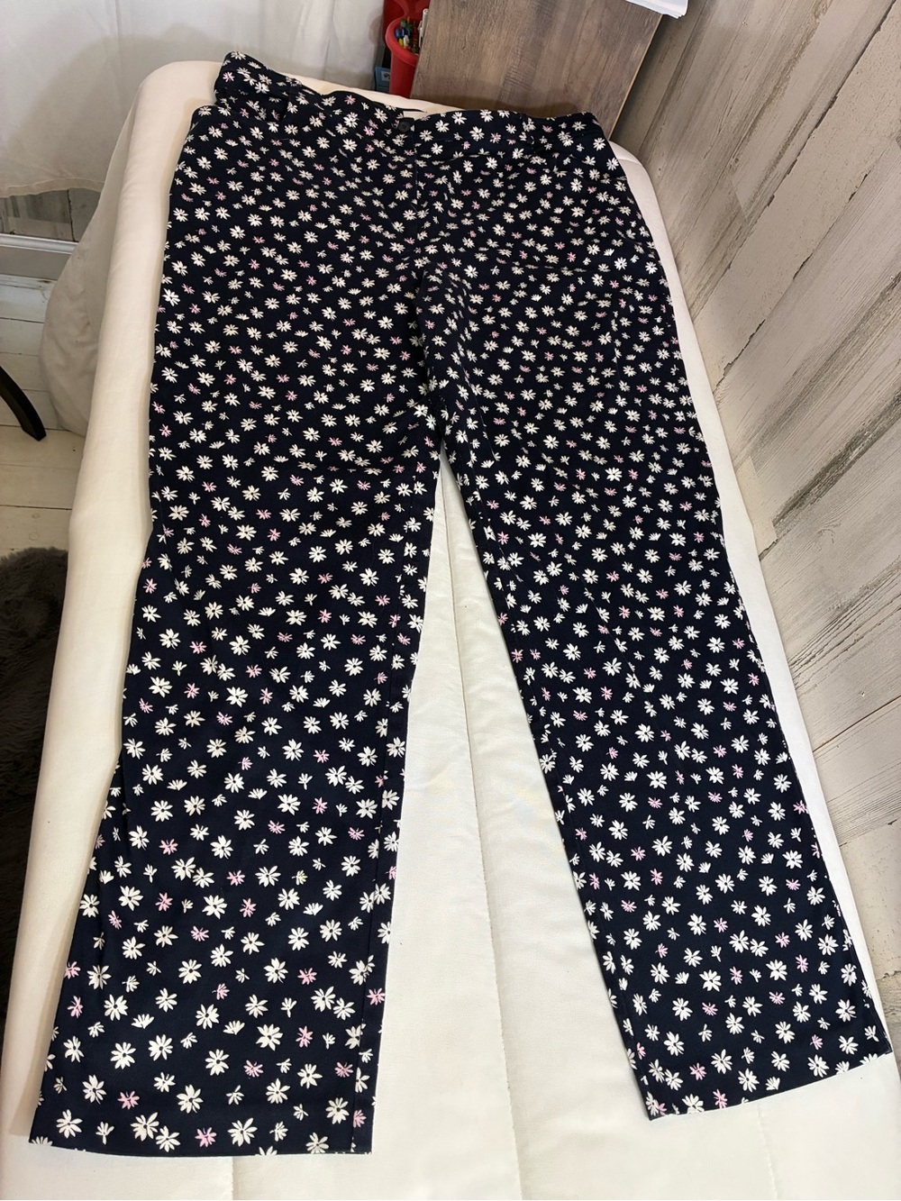 Koret Navy Straight-Leg Pants navy with White & Pink Daisy Print Women’s Sz 18
